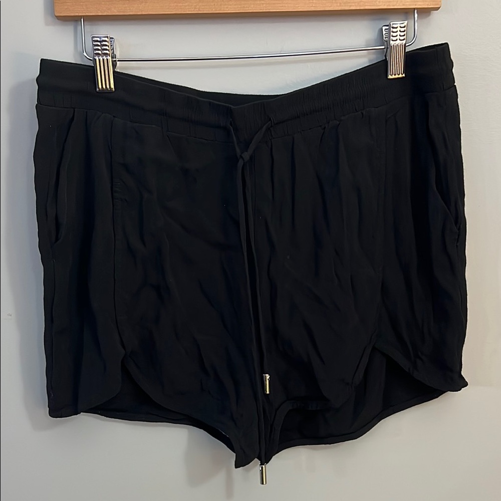 Black high Waist Shorts with Drawstring Waistband and Loose Fit